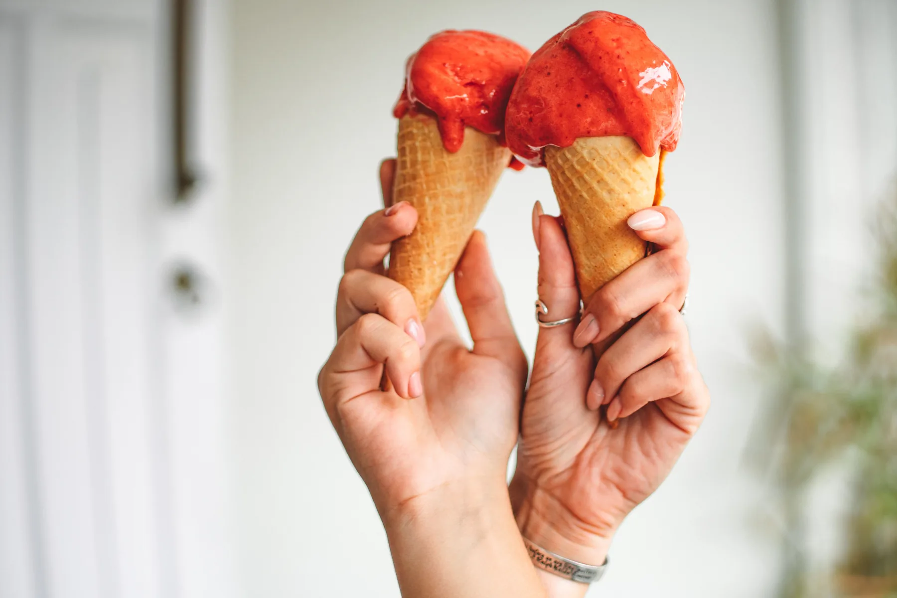 Gelato presentation with a crisp accompaniment